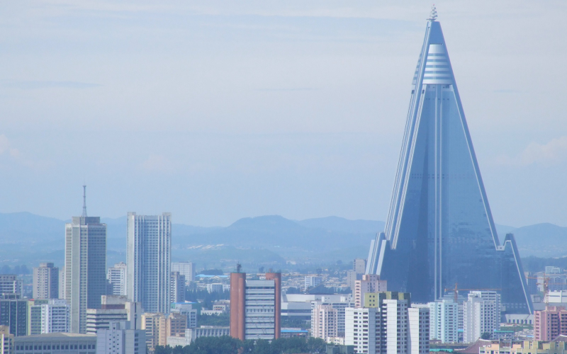Illustration for article titled The Stark Beauty Of The World's Tallest Unoccupied Buildings